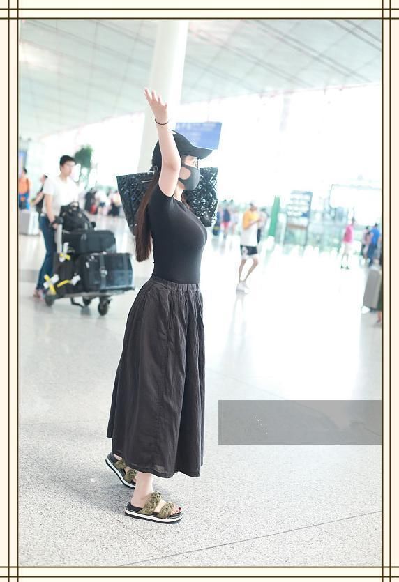 当徐冬冬和冉莹颖同穿紧身裙,网友:谁是真正魔鬼身材一目了然!