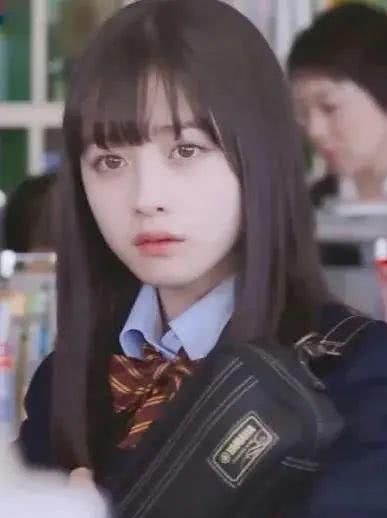  『女王』从妆面到穿搭跟随大圆脸世间芭比Lisa学，给你秒变大圆脸女王