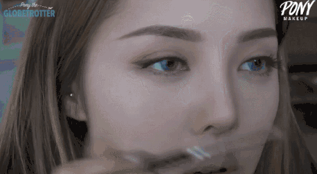 同时撞脸倪妮蕾哈娜是什么感受?而且这位刘柏辛的上扬眼也太撩人