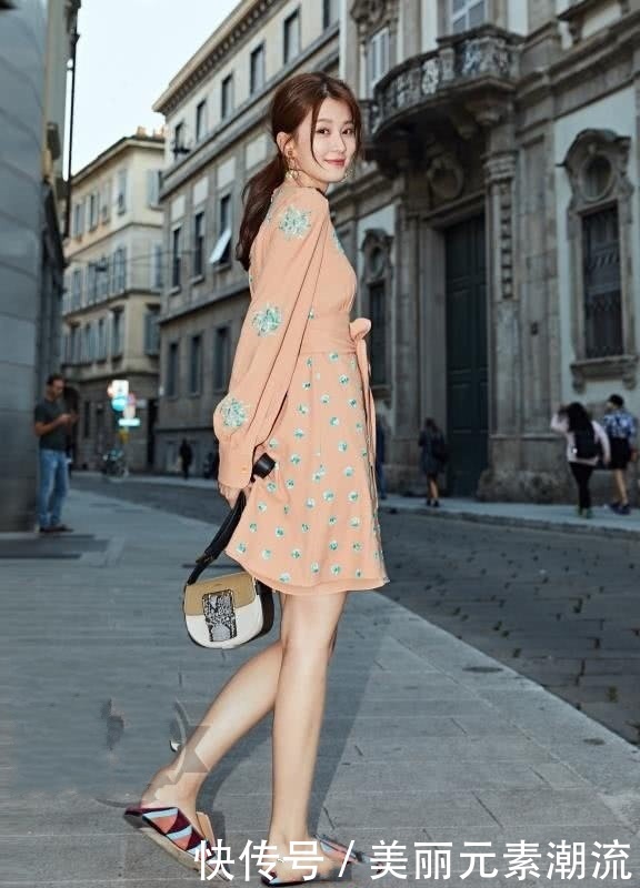 乔欣太大胆了！连衣裙穿得只能遮住重点，连站着都那么尴尬！