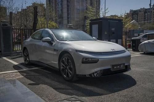  『这辆』小鹏P7初体验！这辆车除了续航700km之外，还有其他的惊喜吗？