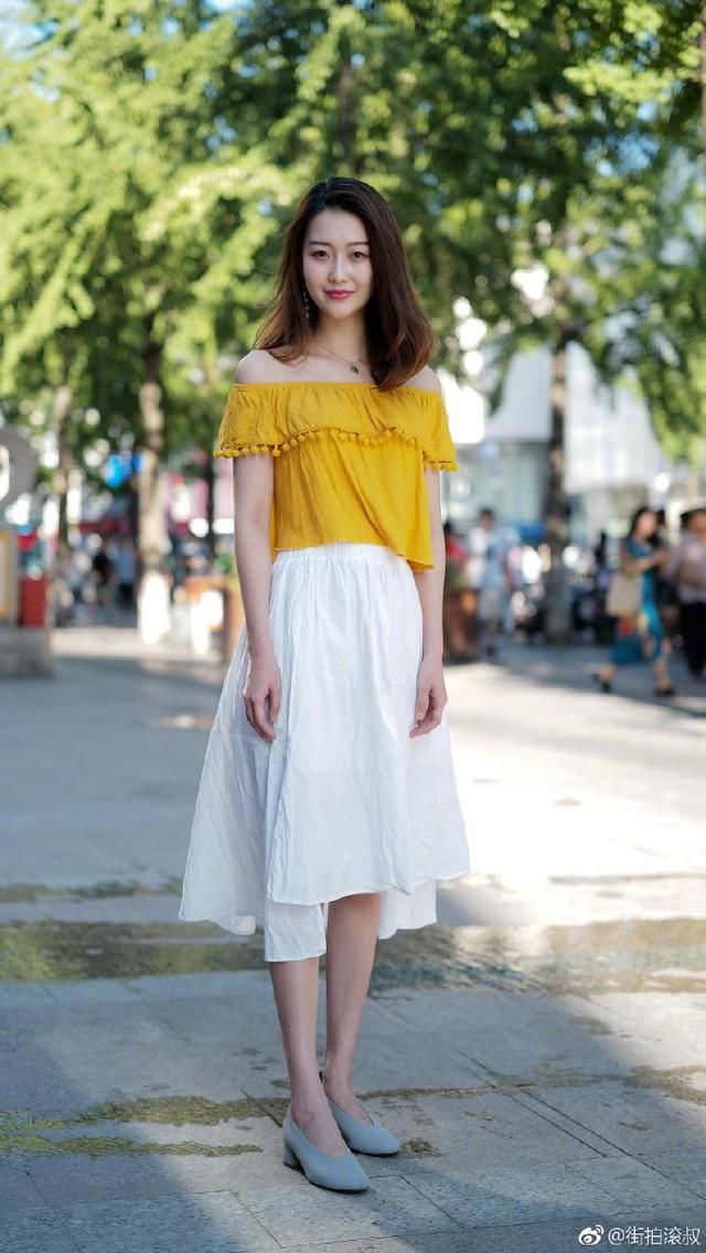 江南小女人的一字肩搭配,小露香肩才是美到无话可说啊!