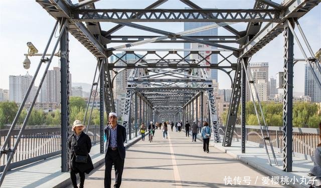  「唯一」它是黄河上修建最早，也是唯一保存至今的钢架桥，今年