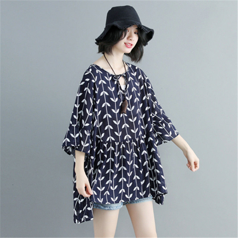 现在的小姐姐真会搭，出门旅游穿这“娃娃衫”，贼白嫩减龄