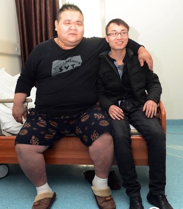中国胖子体重超500斤,女友体重94斤,身材娇小,为爱减肥300斤!