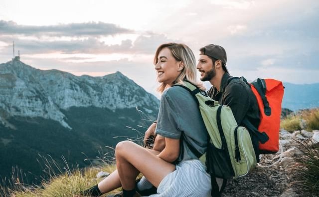  「登山鞋」户外新手登山装备，来拥抱大自然必学的时尚女子穿搭