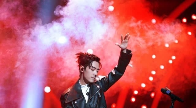 #皮衣#183cm肖战和185cm李现,同样搭配皮衣,腿长就是任性!