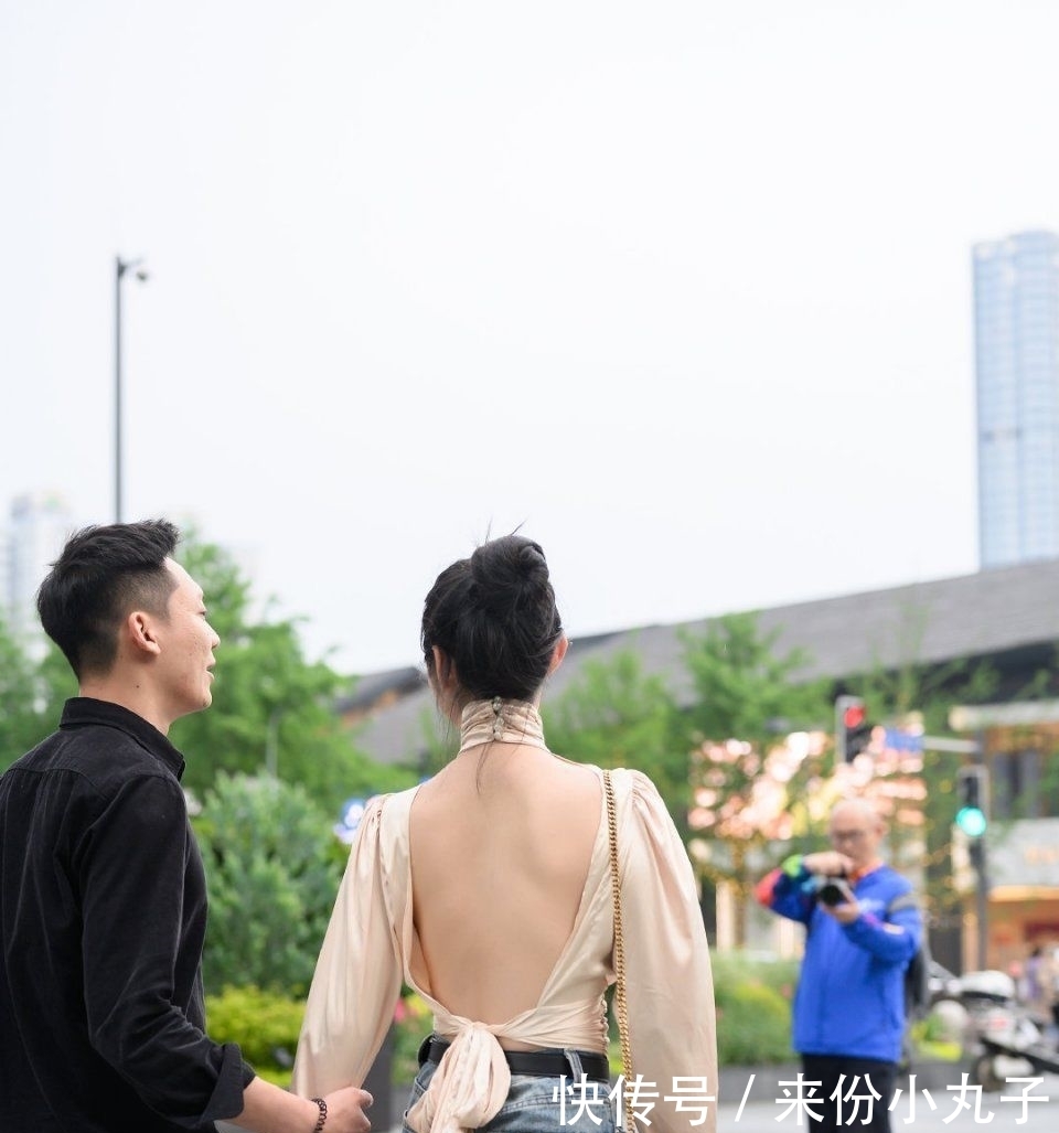  【大胆】街拍：时尚妹妹你大胆的往前走！背影杀手千万别回头