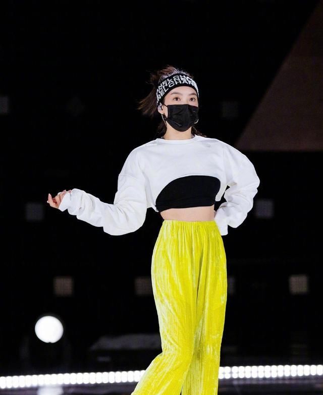  #高腰裤#矮个子该如何进行服装搭配?