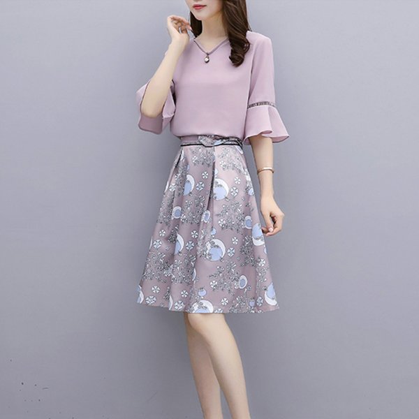 不是我吹，70后女人出门穿这样的美裙，配高跟，高挑迷人有气质