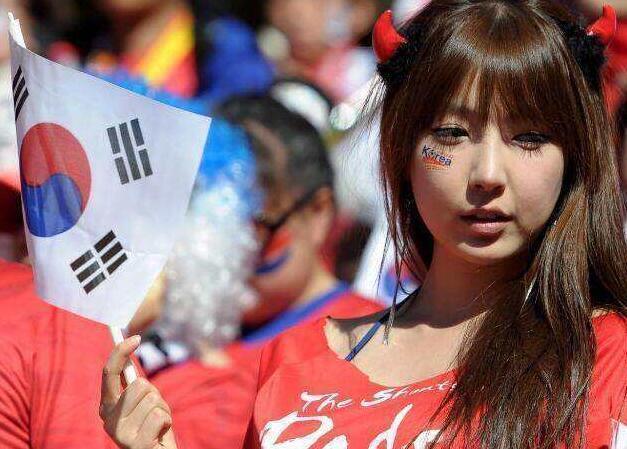 女子网上遇到高富帅，被他骗去玩世界杯球赛，得知真相的她后悔了