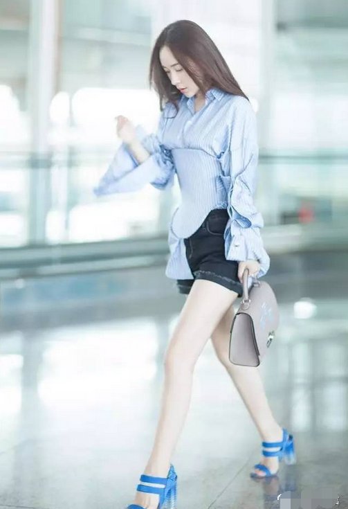 霍思燕这件束腰衣看着就难受，张天爱这样穿才时尚好看