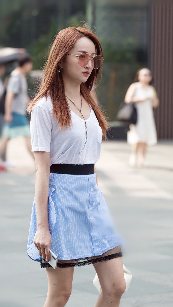 成都街拍，夏日就要这么搭，让你女人味十足!