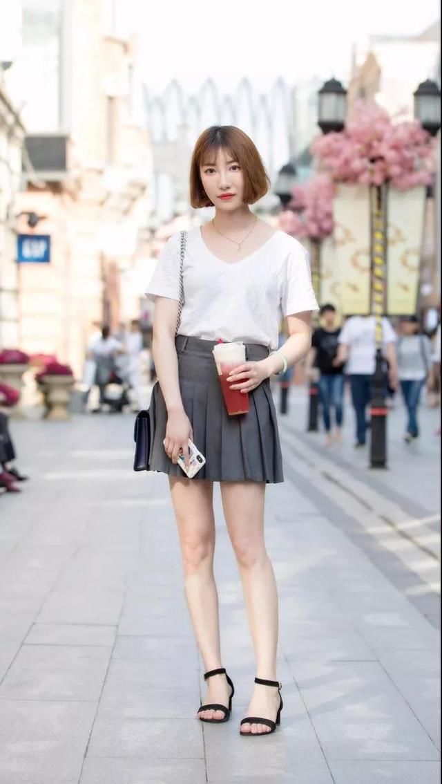 街拍路人，夏天出门最佳穿搭参考，让你像女神一般的存在
