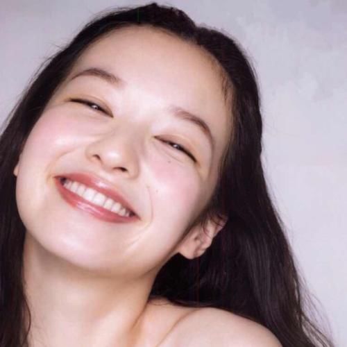 『恶习』初中生想变薄嘴唇,一定要戒掉的3种“恶习”,小心香肠嘴没人爱