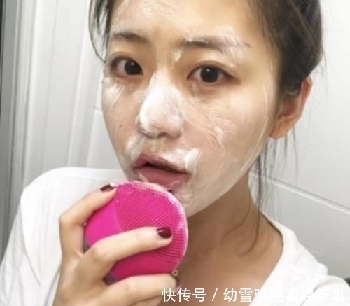  『脸上』青春期女生脸上总“出油”坚持3个好习惯，对“大油田”说拜拜