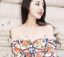 25岁的迪丽热巴跟36岁的张韶涵撞衫, 竟穿出了同龄的味道