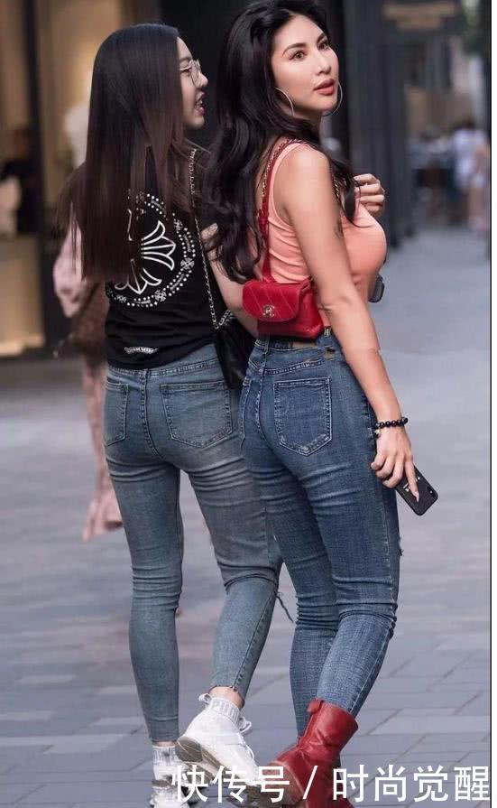 紧身牛仔裤的美，带给你玲珑曲线，美好身材