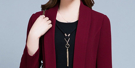 一入秋，51岁婆婆买这3条，新款裙子，巨洋气!难怪真丝都扔了