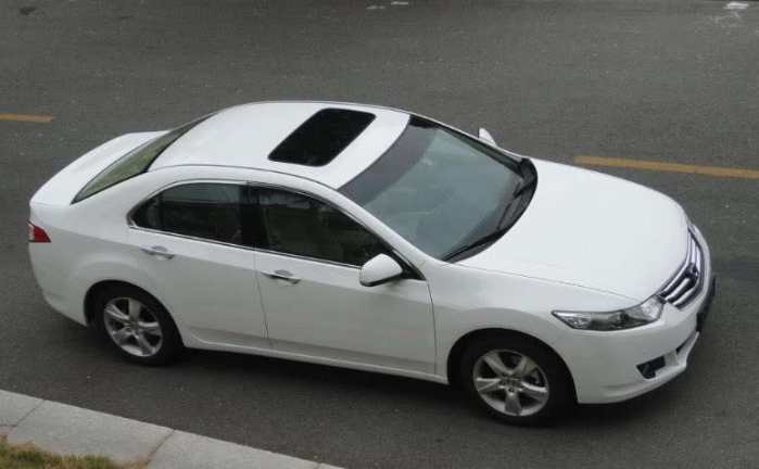 白色车和黑色车差距有多大? 看完第一点, 车主: 多亏自己命大！