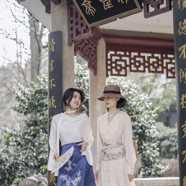 『时光』原来穿搭真能惊艳时光,三木妈妈的极简风,50岁也能穿出自己的美