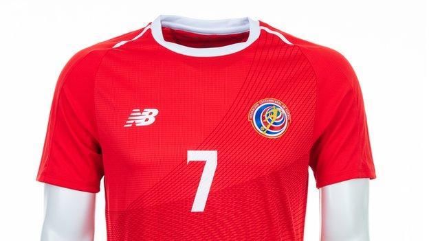 世界杯 2018: 32个国家足球比赛球衣发布