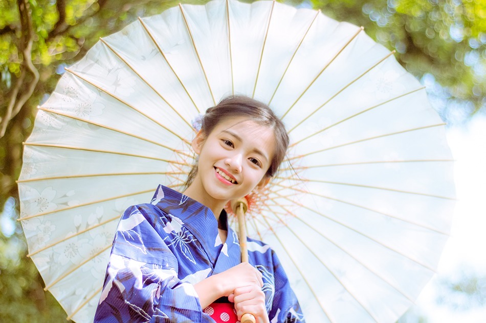 90后马尾辫美女和服写真