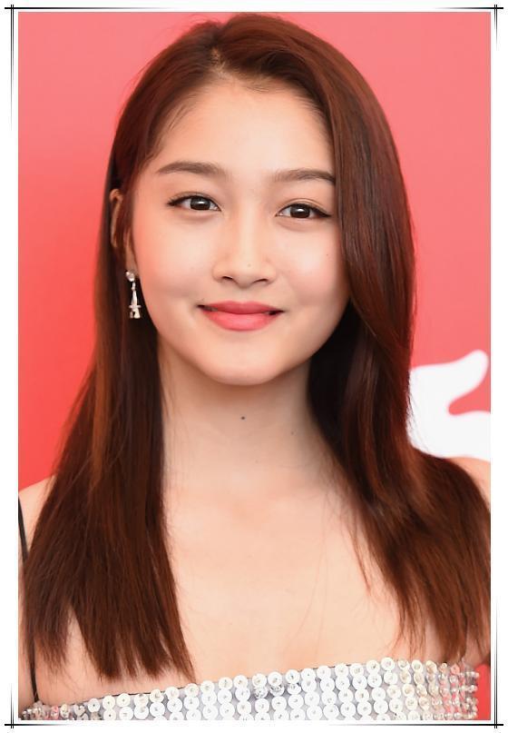 被关晓彤惊艳了！吊带连体裤穿出国际超模范儿，鹿晗真是捡到宝了