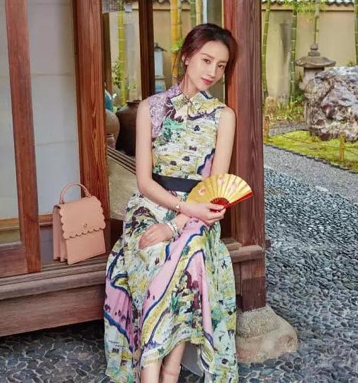 她曾被陈坤苦苦追求，却选择和“丑男”交往，穿搭时尚有气质！