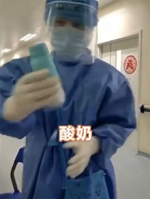 #化身#护士化身“哆啦A梦”,带“百宝箱”进隔离病房