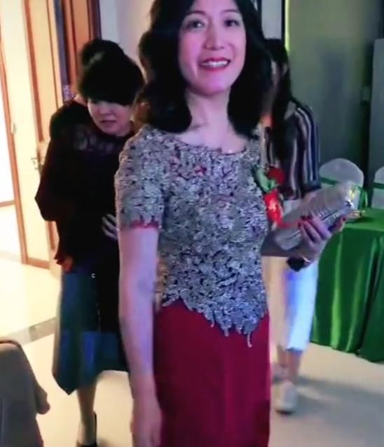 【婆婆】为何婚礼现场,跟新娘“争奇斗艳”的多是婆婆?几种原因很有讲究