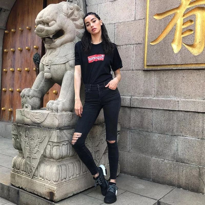 Yeezy、OW x AJ1 齐亮相，看看女神们最近又上脚了什么鞋!