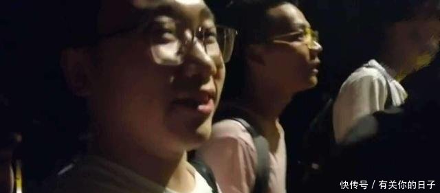 万名游客夜爬10小时上华山只为观看日出，游客我被挤“崩溃”了