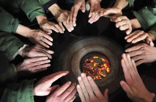  [冬天]不准烧煤取暖，农民冬天怎么过？农民提出3个问题，专家哑