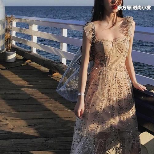 夏天穿小心机连衣裙，时尚小清新，减龄又俏皮！