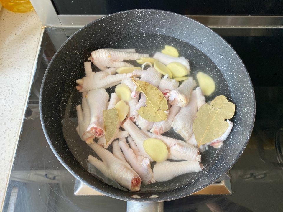  『追剧』网红追剧小零食在家就能做，酸辣开胃又好吃，比泡椒凤爪还好吃