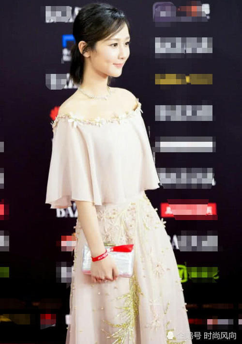 演完锦觅之后，杨紫衣品变时尚了，网友：真的成了“花神”！