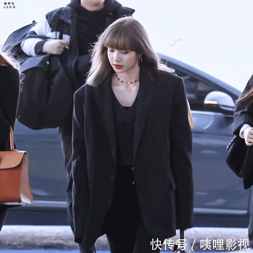 得来:攻气十足的小仙女们,当然得来件oversize的西服!
