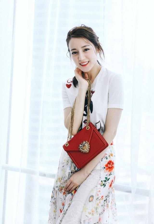 高圆圆新发型太嫩，性感吊带穿出清纯味道！舒淇粉色礼服太惊艳！