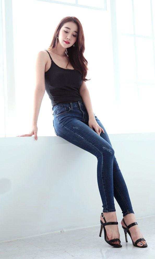 走在路上的小姐姐，个个娇艳动人，你喜欢这种感觉吗?