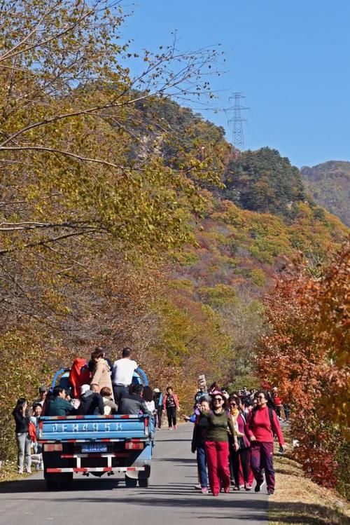 自驾十月最火最红的赏秋线路，本溪枫叶大道，洋湖沟免费更精彩