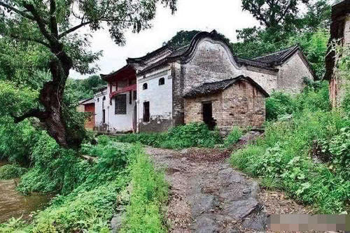  [回村]自己原有的宅基地，现是非农户口是否可以回村翻建房屋？