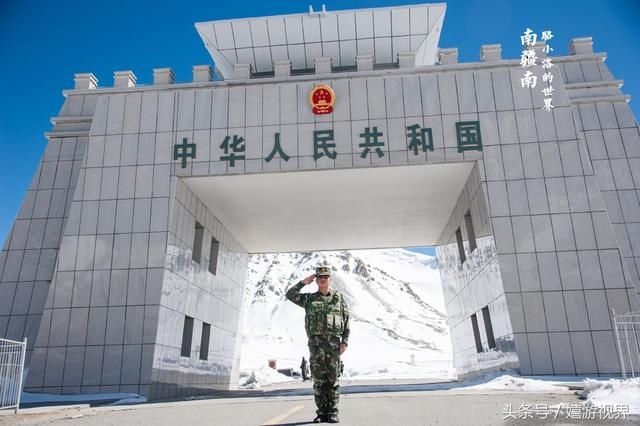 新疆有一趟绿皮“动车”，游客大加赞赏，网友：别人家的火车