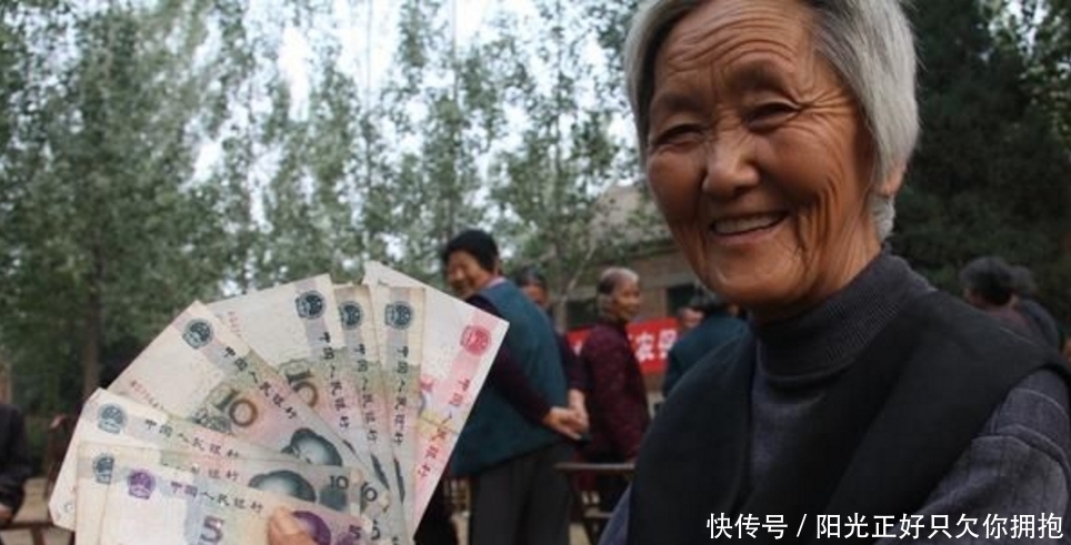 农村这2类人以后，将领不到养老金，再穷也不行，希望没有你！
