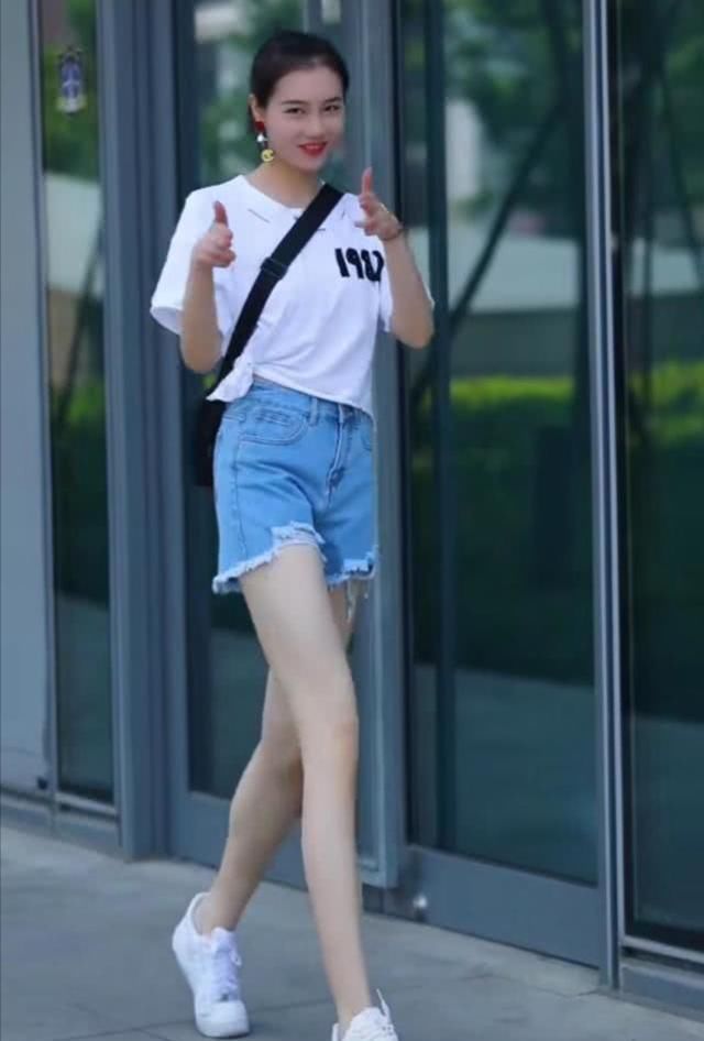 『腿长』你穿的裤子不显腿长,是因为你腿短,看过小姐姐的腿后,我酸了