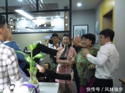『出场』《安家》花絮剧透:李菁菁出场很彪悍跟孙俪打架,孙俪吓到忘词