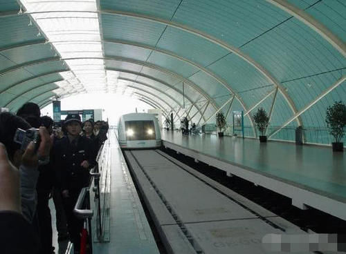  高铁：它比高铁快、比飞机稳，但却被国人认为是最“鸡肋”的交