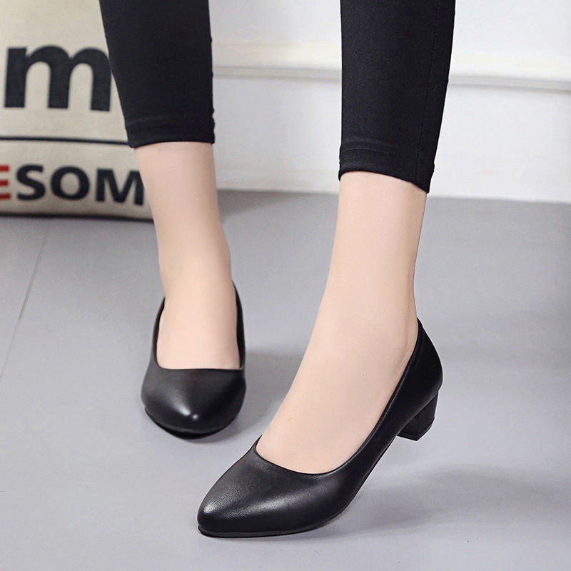 怪不得同事说我越来越时尚，原来是看我穿上这款高跟鞋