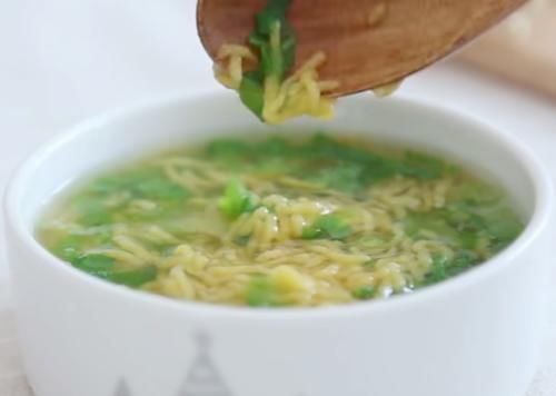  营养：简单美味的莲藕排骨面线，鲜香爽滑，好吃易吸收，宝宝的营养辅食