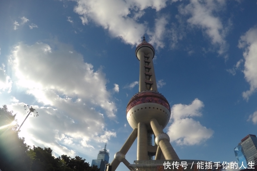  都会@为何摩天高楼顶端，都会挂着一个重达百吨的球？看完你就明